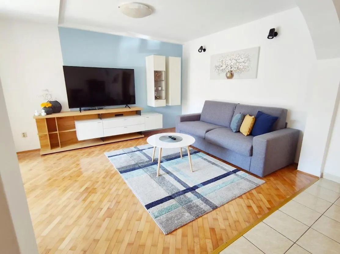 Apartment Jela Pula