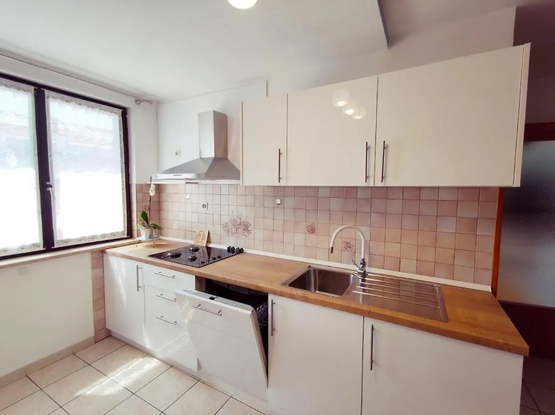 Apartment Jela Pula