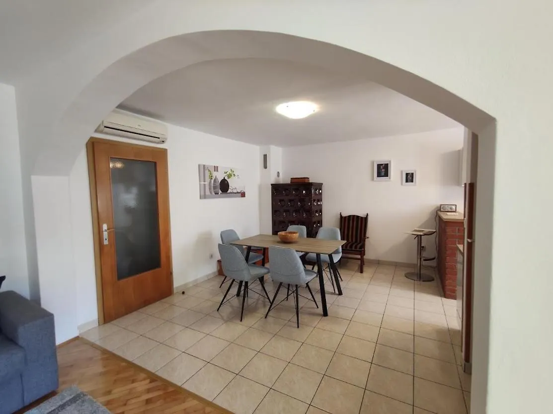 Apartment Jela Pula