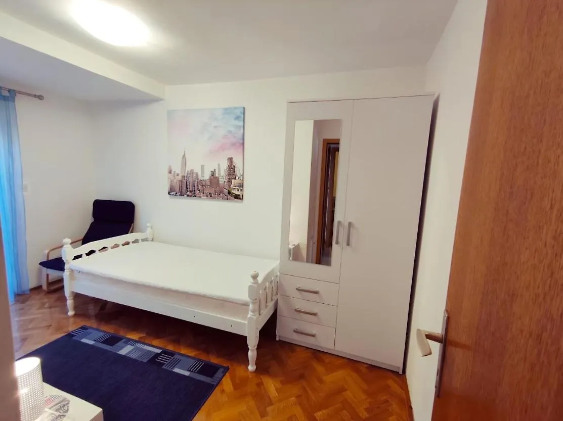 Apartment Jela Pula
