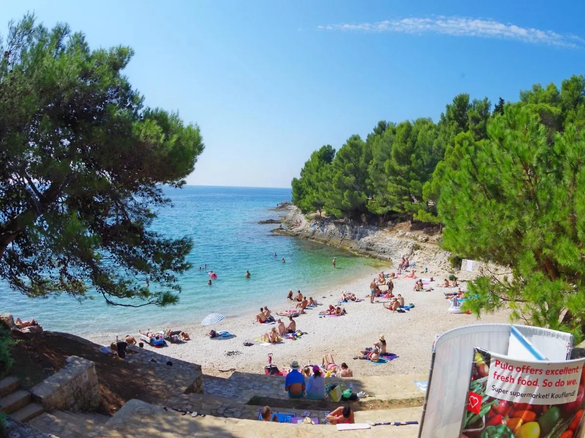 Apartment Jela Pula 0*,  Croatia
