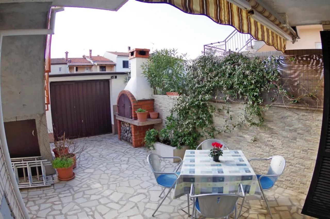 Apartment Jela Pula